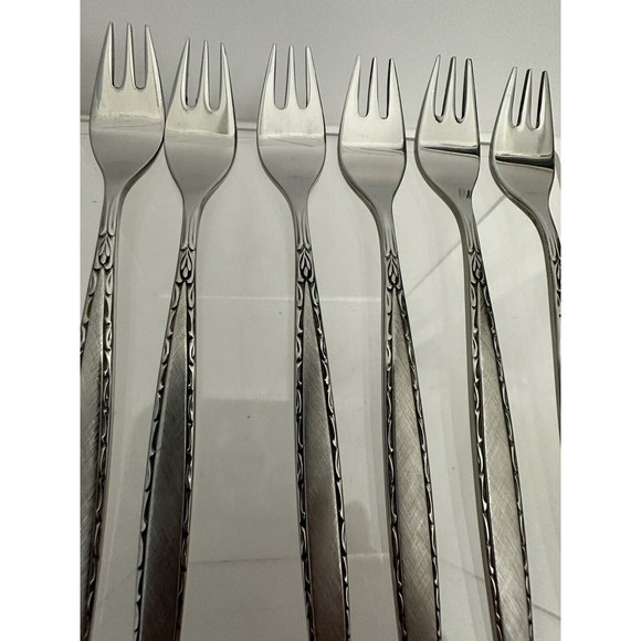 6 Oneida Community Stainless VENETIAN Cocktail Seafood Pickle Fork 6 1/8" - Picture 3 of 4